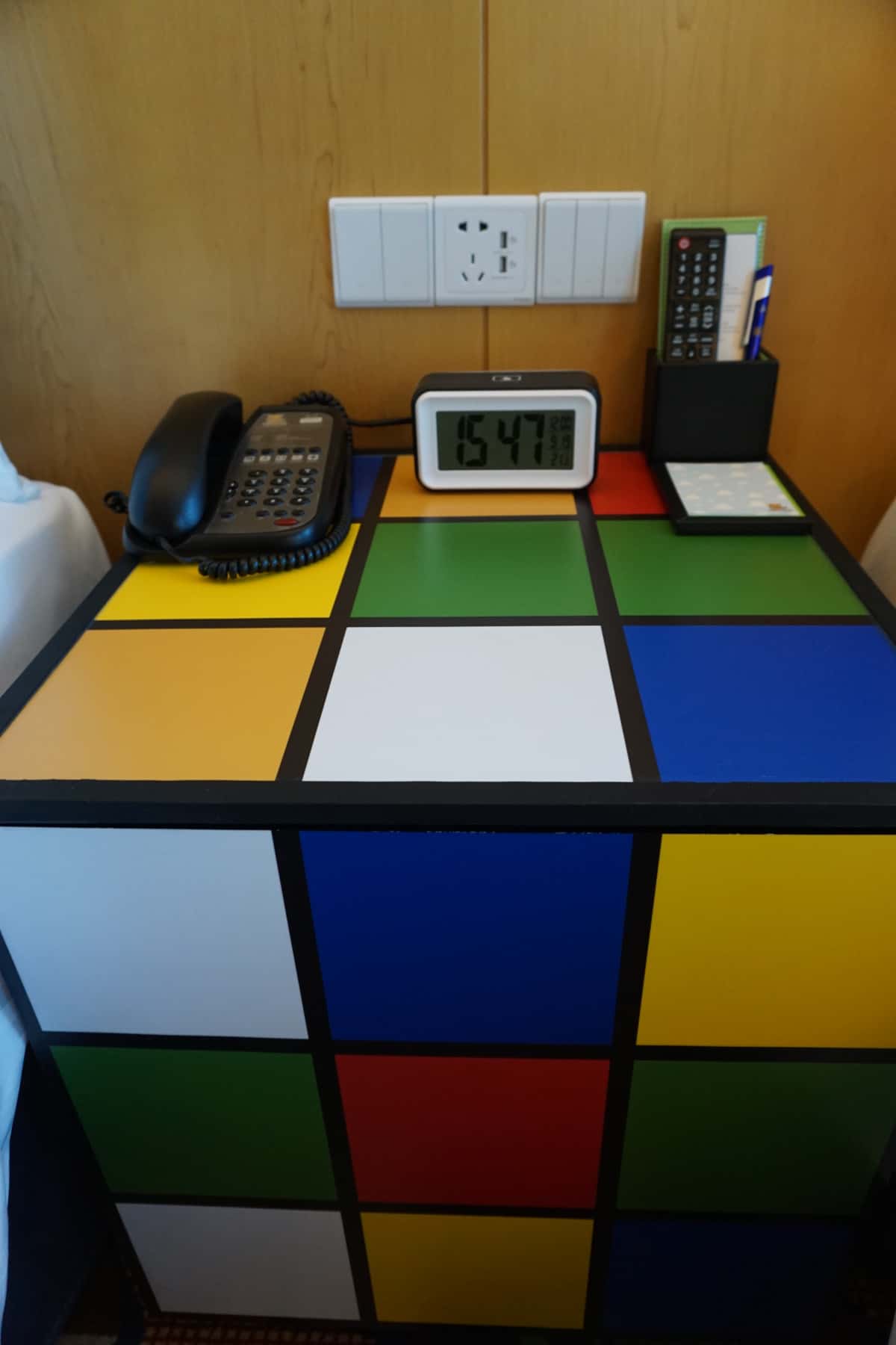 ルービックキューブの形の机