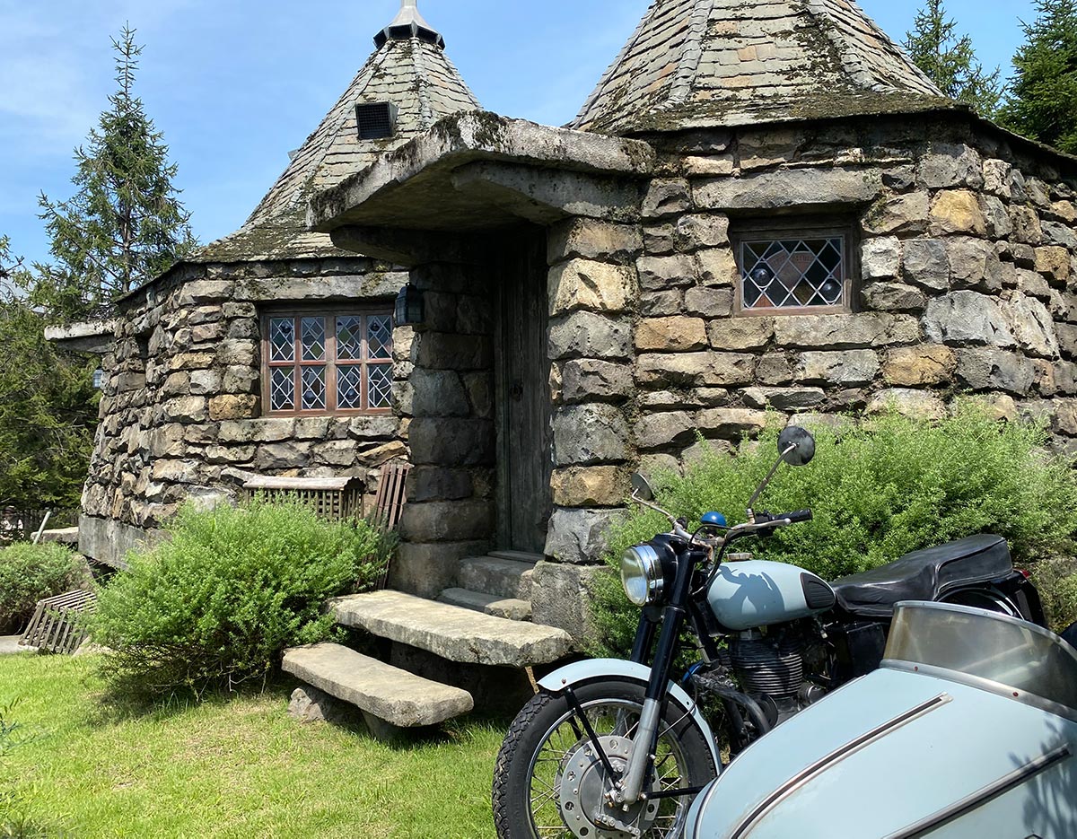 ハグリッドの家とバイク