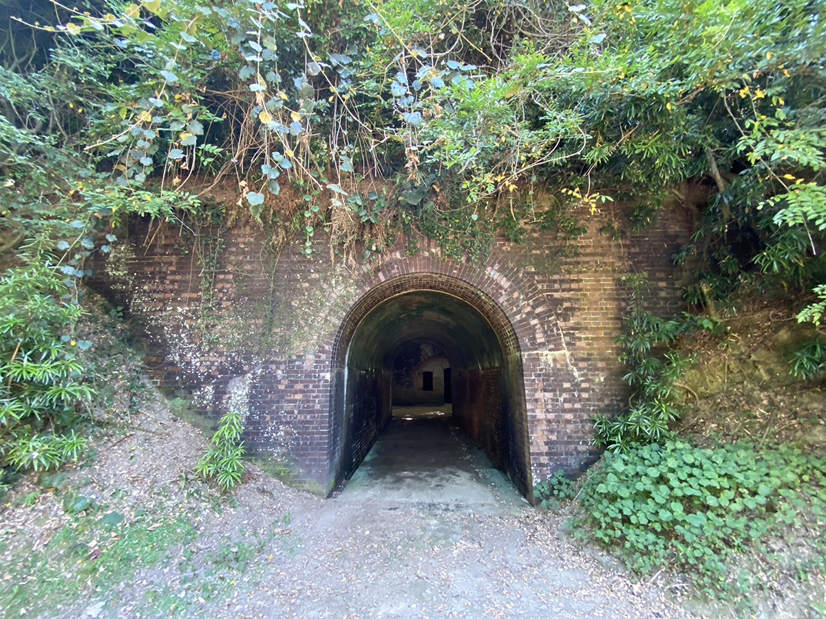 千と千尋　トンネル入口
