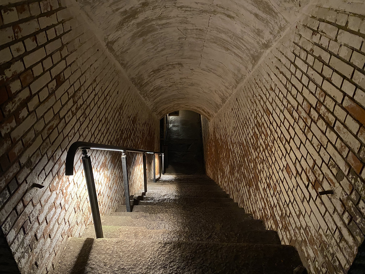 地下通路の階段